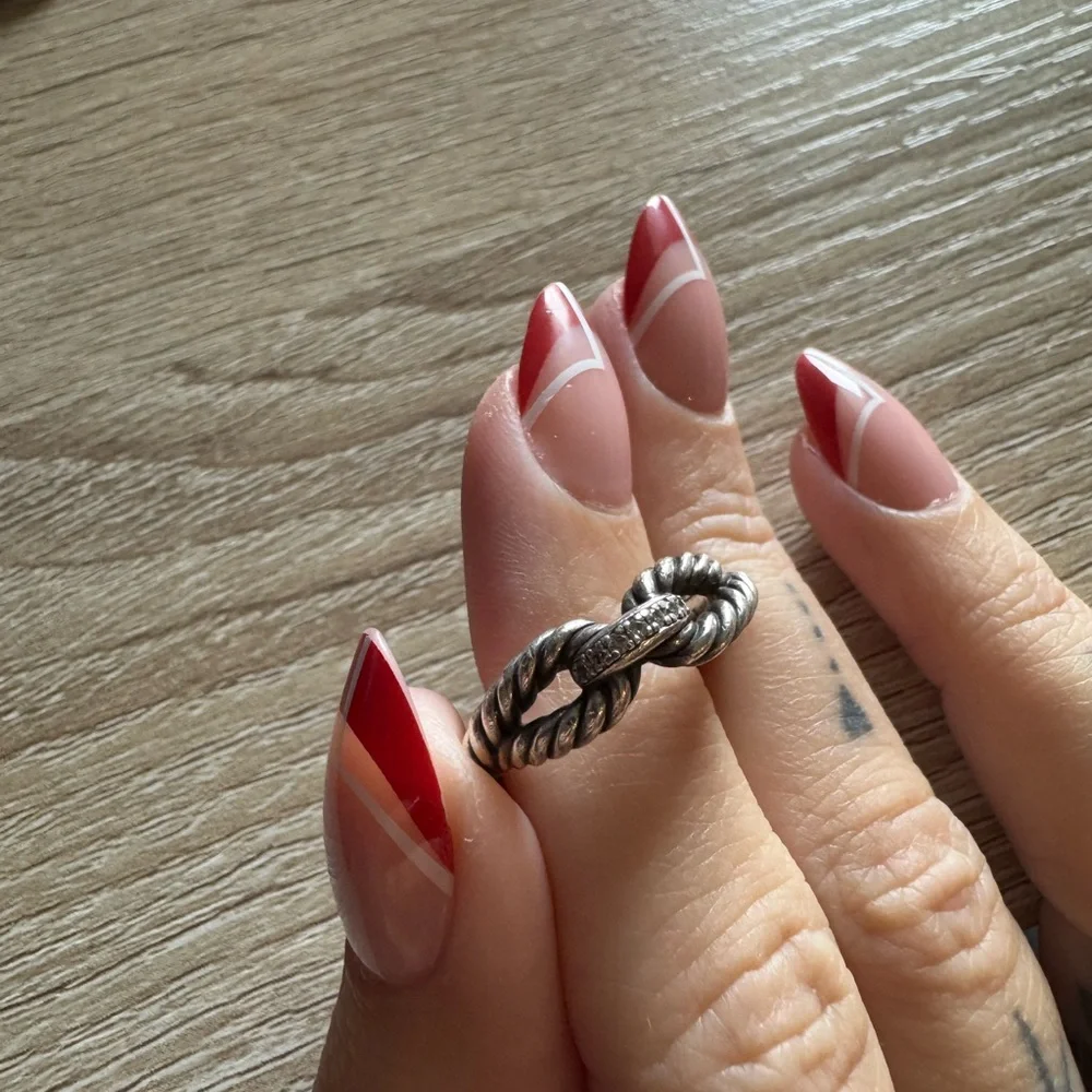 David Yurman Infinity-style cable ring in sterling silver with pavé diamonds. - Picture 2 of 5
